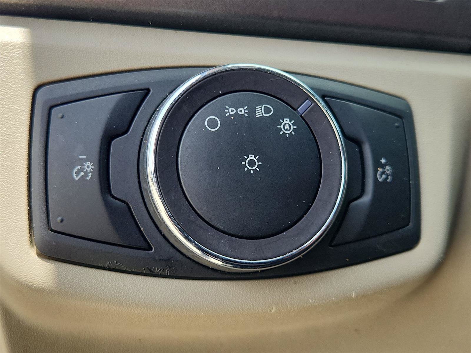 Used 2019 Ford Fusion SEL FWD image 17