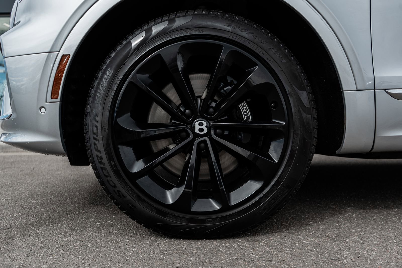 Used 2023 Bentley Bentayga image 6