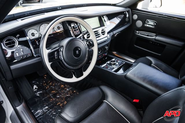 Used 2017 Rolls-Royce Ghost image 3