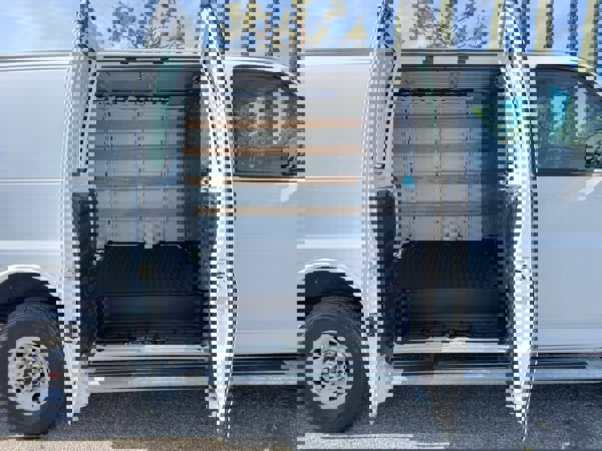 Used 2024 GMC Savana 2500 w/ Driver Convenience Package image 18