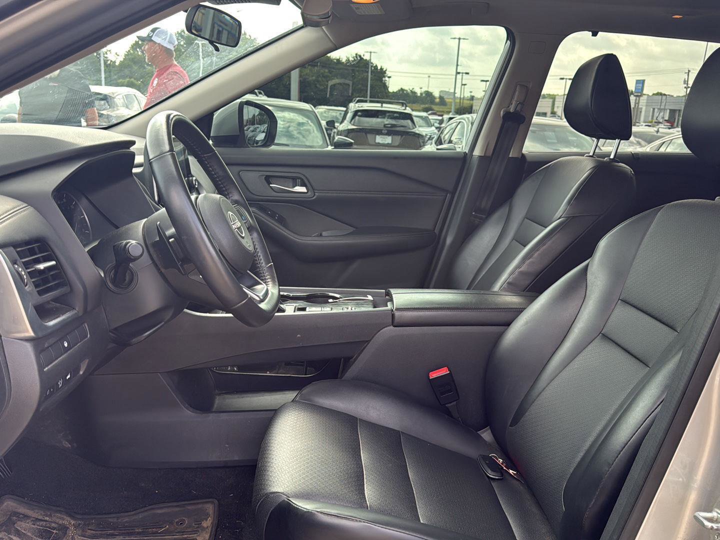 Used 2024 Nissan Rogue SV w/ SV Premium Package FWD image 8