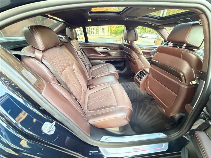 Used 2019 BMW 750i xDrive w/ Luxury Rear Seating Package AWD/4WD image 27