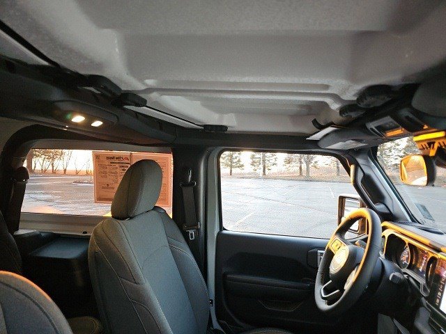 Used 2024 Jeep Wrangler Sport S image 12