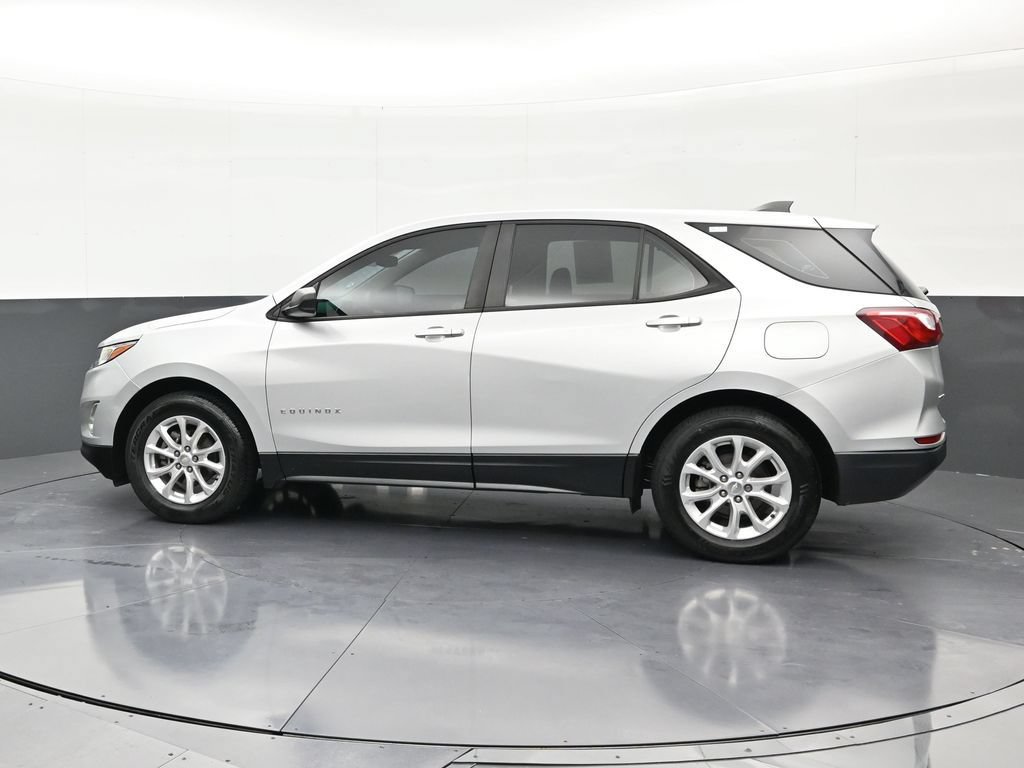 Used 2020 Chevrolet Equinox LS FWD image 2