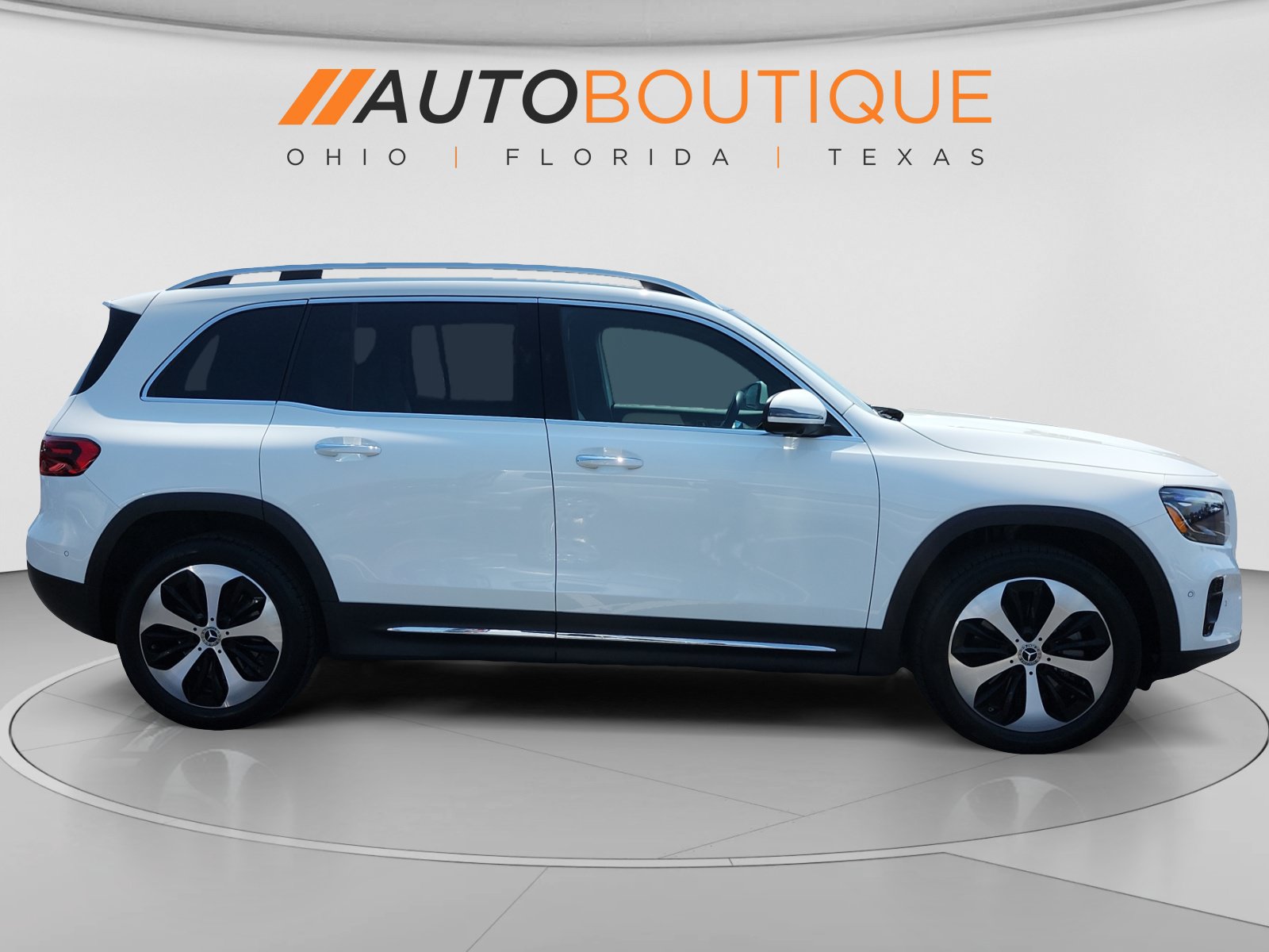 Used 2025 Mercedes-Benz GLB 250 4MATIC image 6