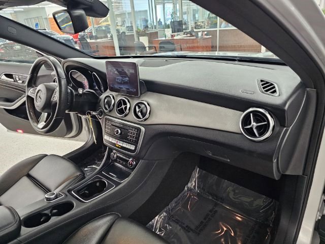 Used 2018 Mercedes-Benz GLA 250 4MATIC w/ Premium Package image 8