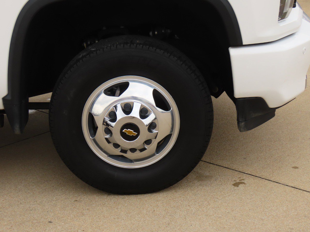 Used 2022 Chevrolet Silverado 3500 High Country w/ Technology Package image 9