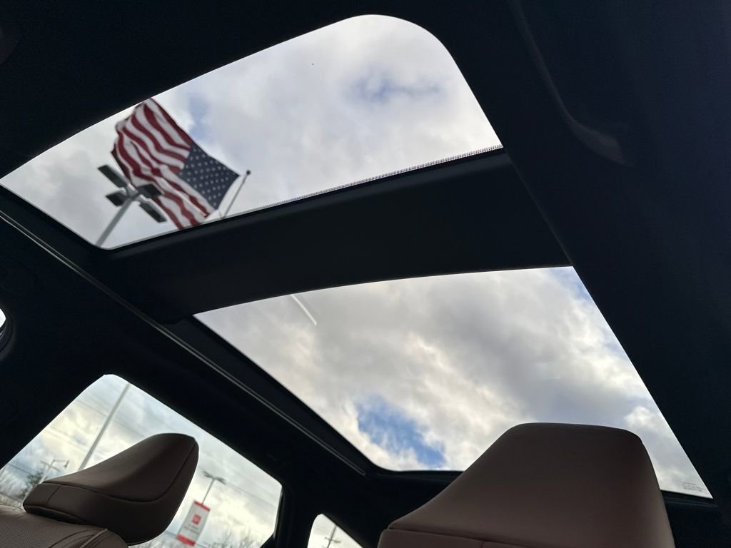 Used 2025 Toyota Crown Signia Limited image 24