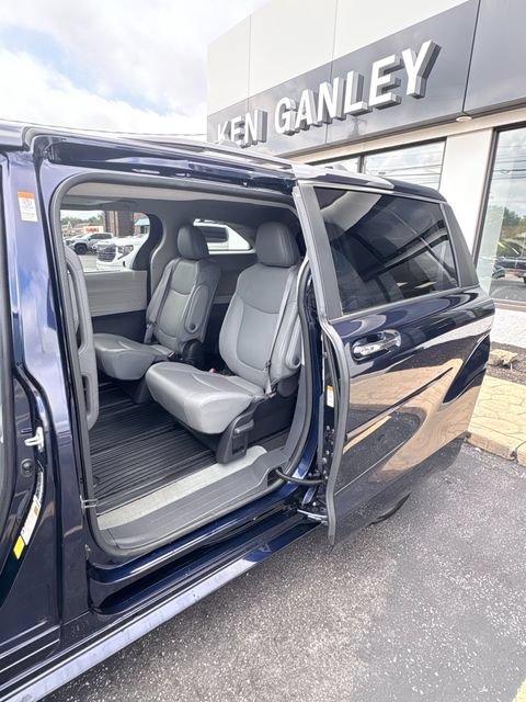 Used 2022 Toyota Sienna XLE w/ XLE Plus Package AWD/4WD image 19