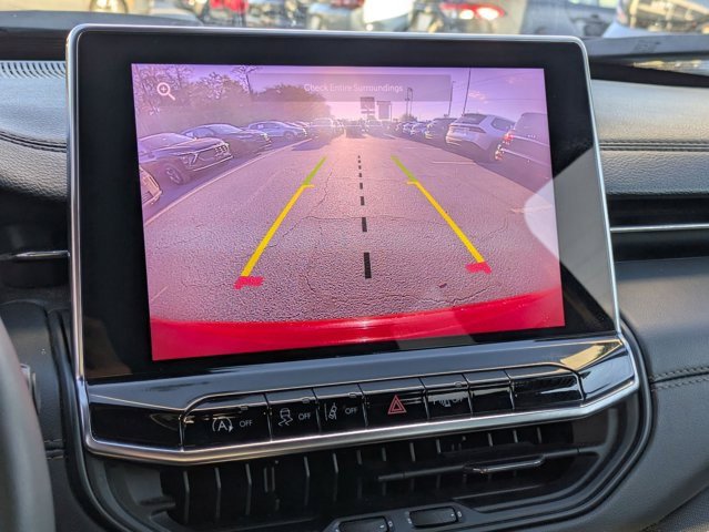 Used 2023 Jeep Compass Limited image 9