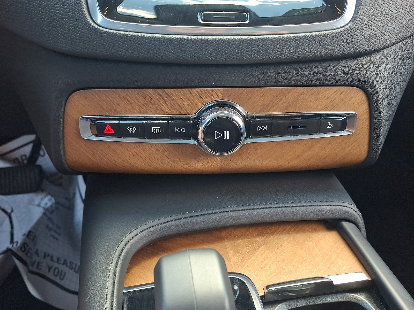 Used 2024 Volvo XC90 B5 Plus AWD/4WD image 16