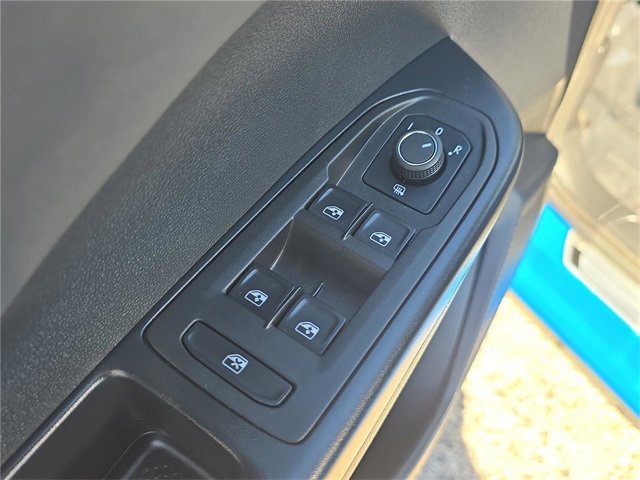 Used 2025 Volkswagen Taos SE image 16