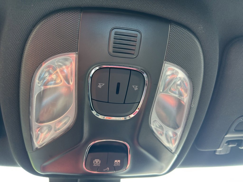 New 2023 Jeep Compass Latitude w/ Sun and Sound Group image 22