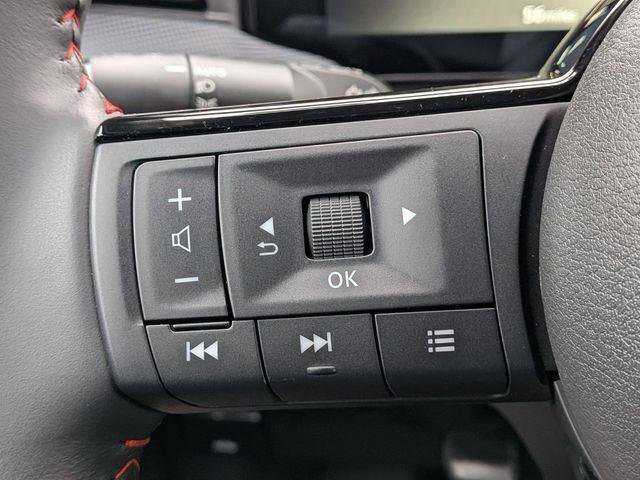 Used 2025 Nissan Kicks SR w/ Illumination Package FWD image 14