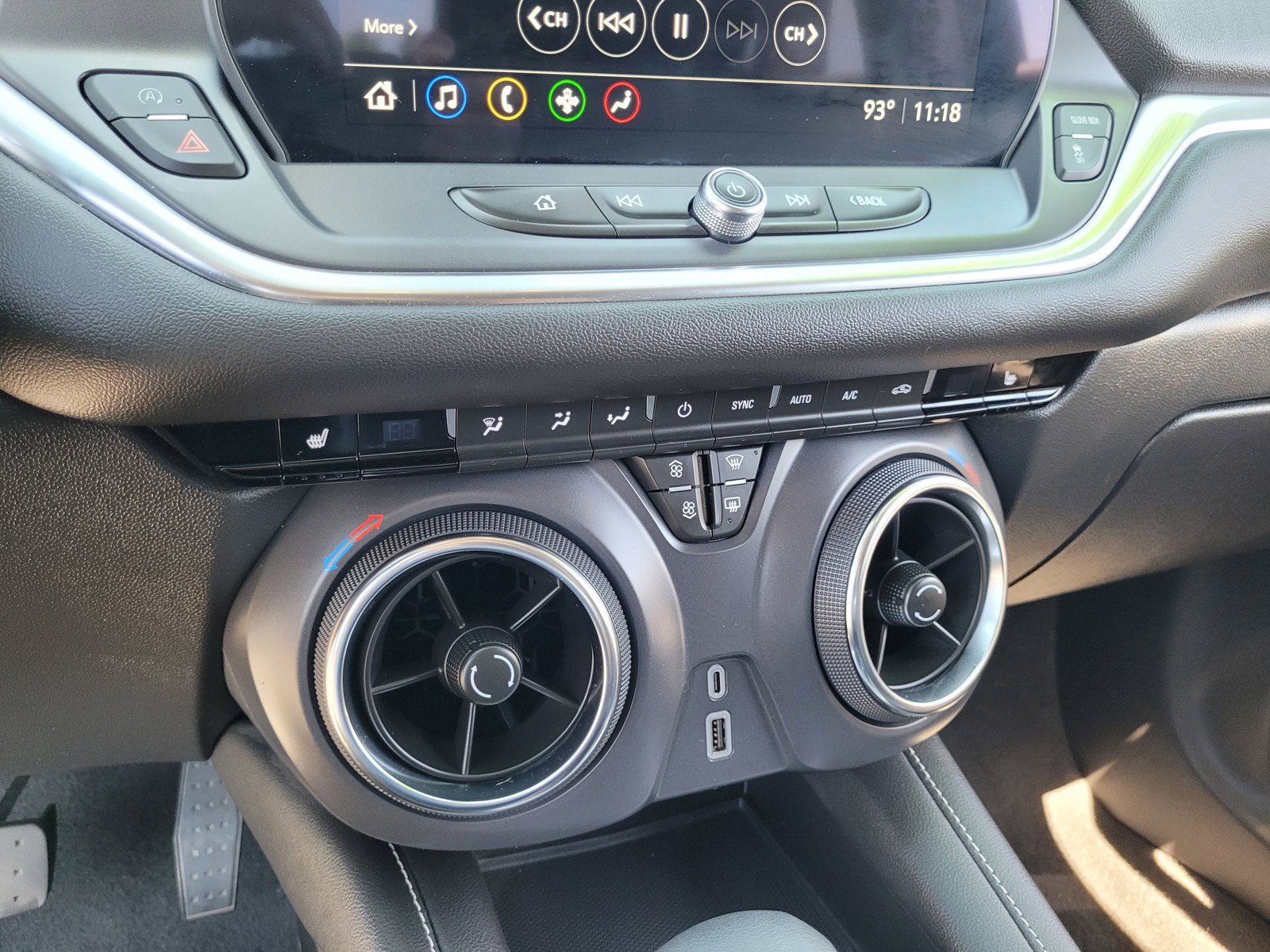 Used 2025 Chevrolet Blazer LT FWD image 19
