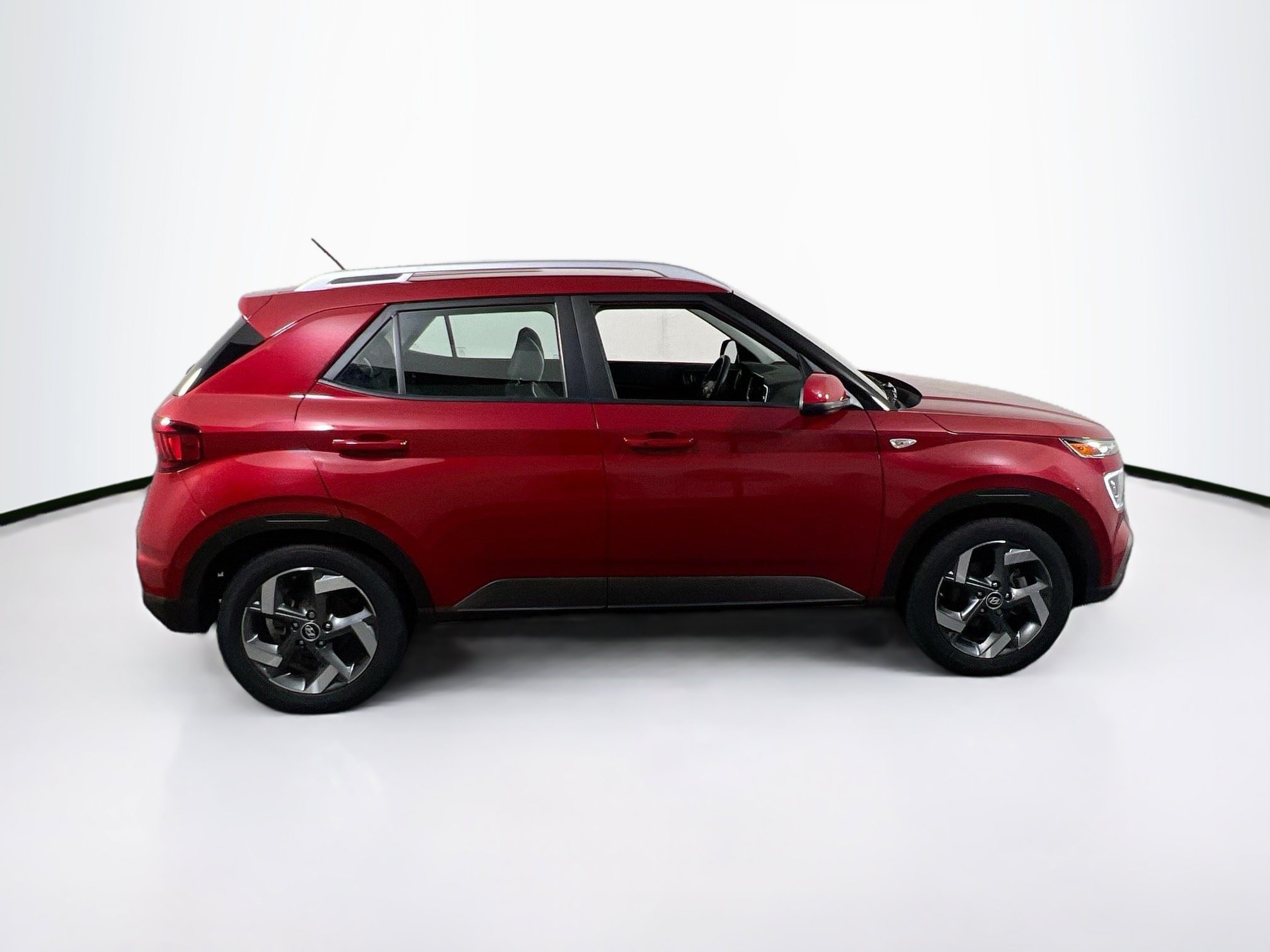 Used 2023 Hyundai Venue Limited FWD image 4