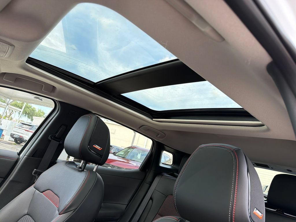 New 2026 Nissan Kicks SR w/ SR Premium Package FWD image 16