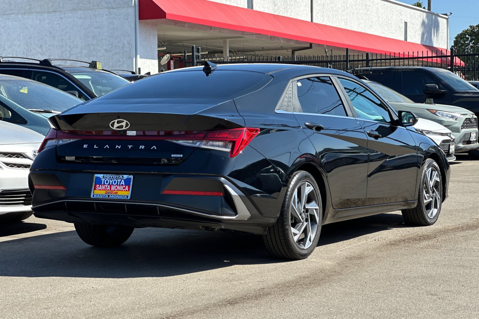 Used 2025 Hyundai Elantra Limited w/ Cargo Package FWD image 3