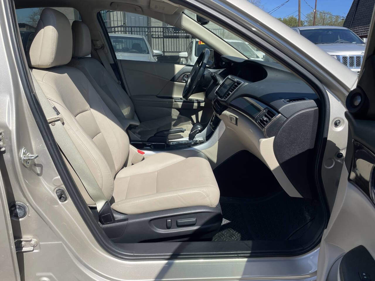 Used 2017 Honda Accord EX-L image 13
