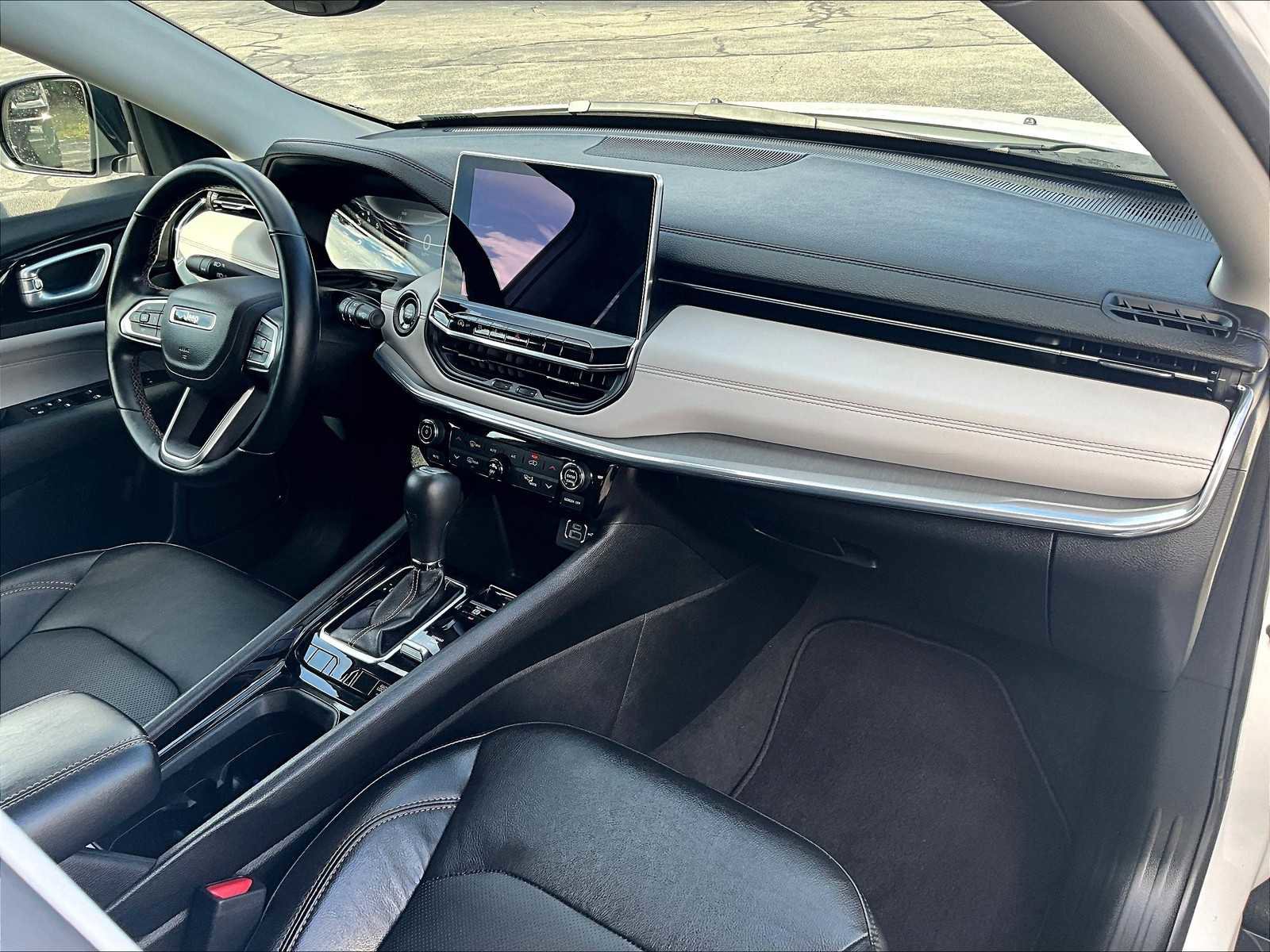 Used 2022 Jeep Compass Limited image 21