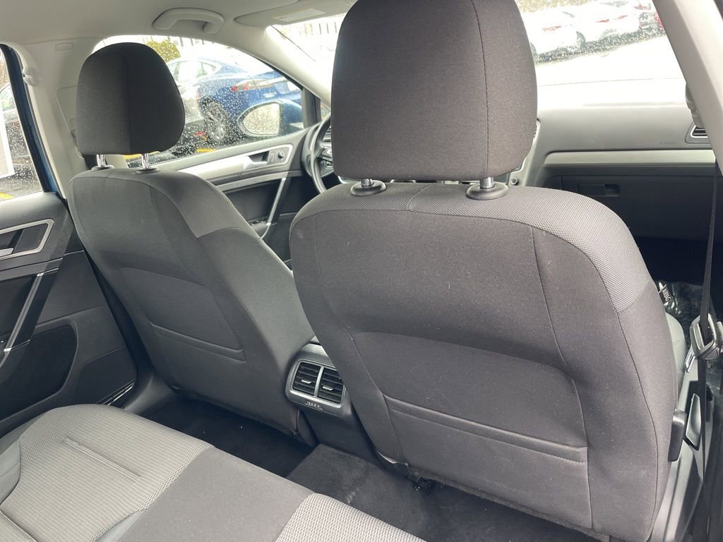 Used 2017 Volkswagen Golf S image 21