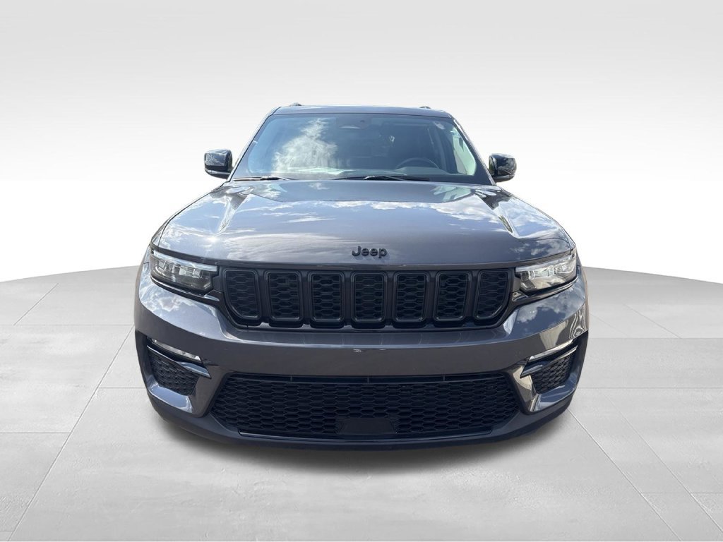 Used 2024 Jeep Grand Cherokee Limited w/ Black Appearance Package AWD/4WD image 10