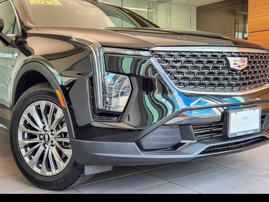Used 2025 Cadillac XT4 Premium Luxury AWD/4WD image 2