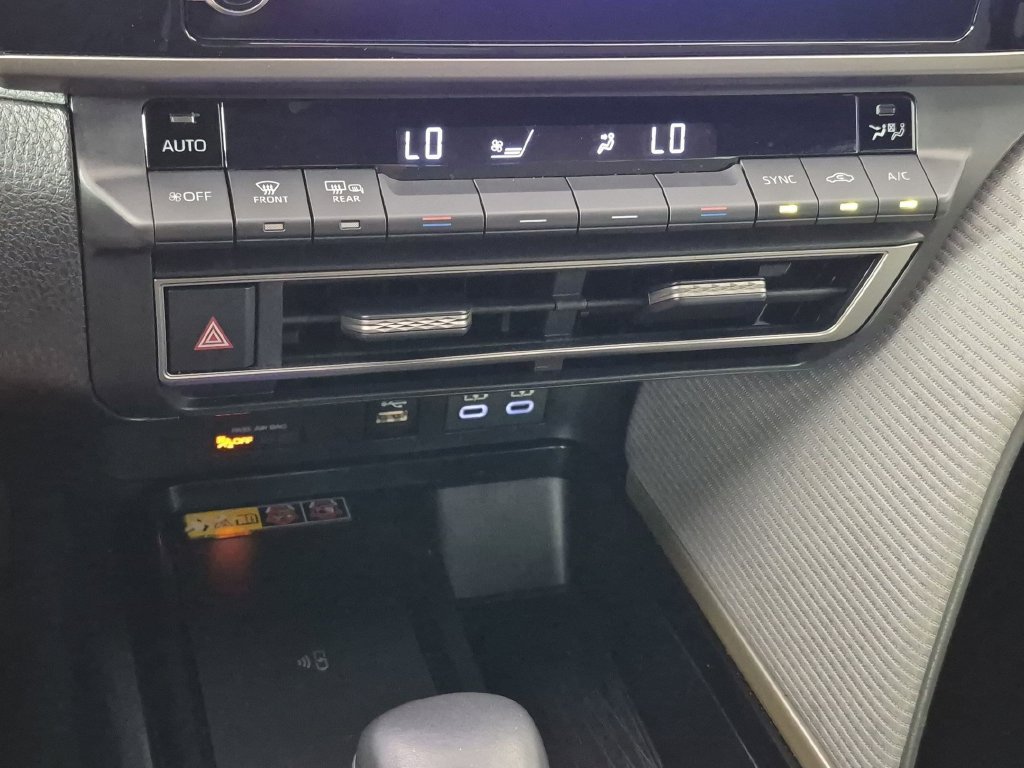 Used 2025 Toyota Camry SE FWD image 26