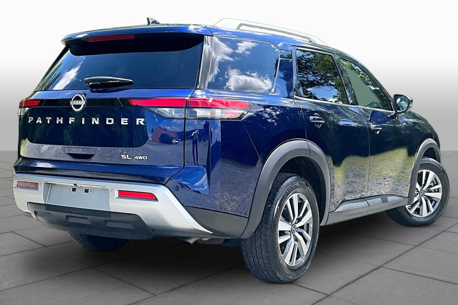 Used 2025 Nissan Pathfinder SL AWD/4WD image 13