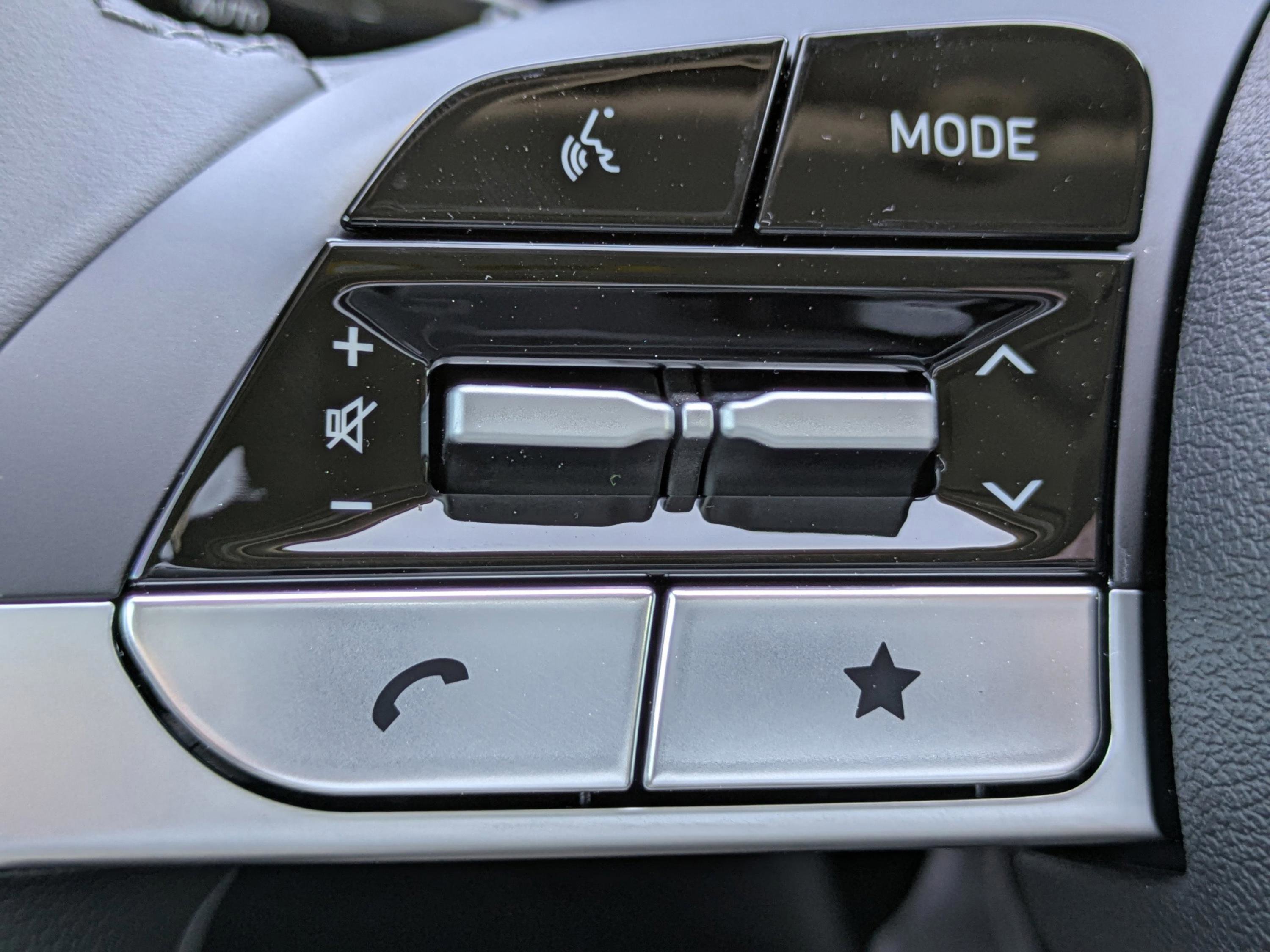 Used 2025 Hyundai Elantra Limited image 21