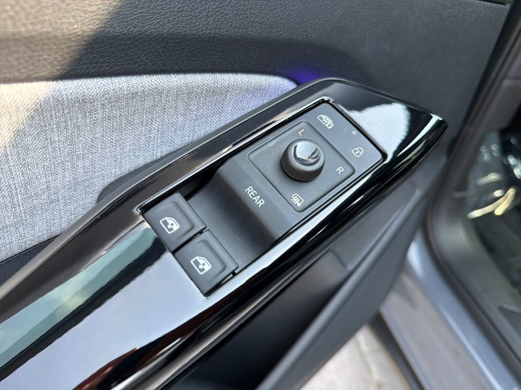 Certified 2025 Volkswagen ID.4 Pro AWD/4WD image 13