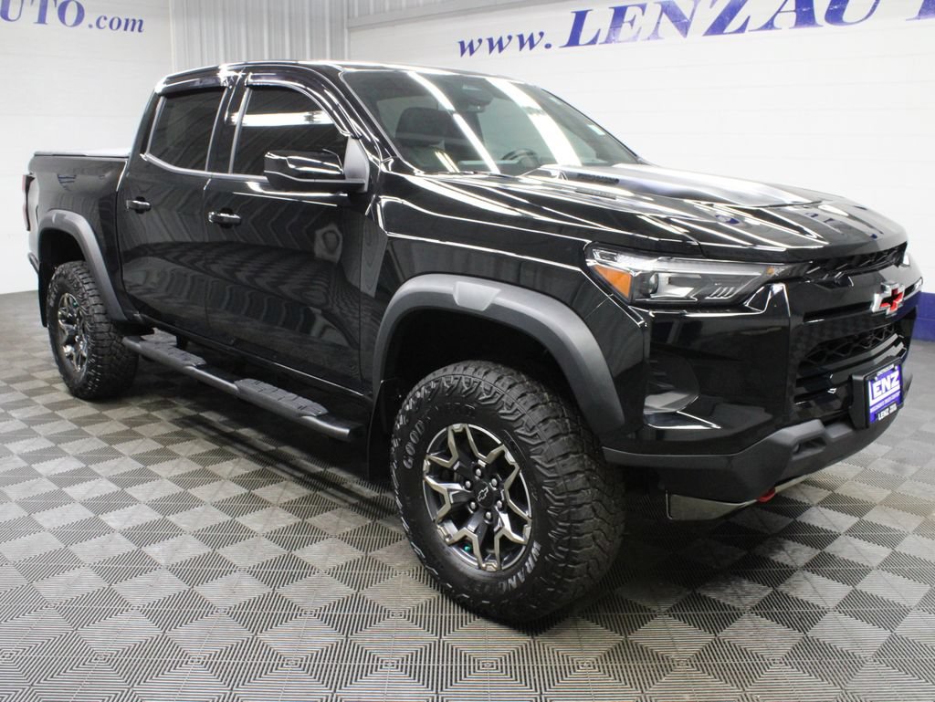 Used 2026 Chevrolet Colorado ZR2 w/ Technology Package AWD/4WD image 3