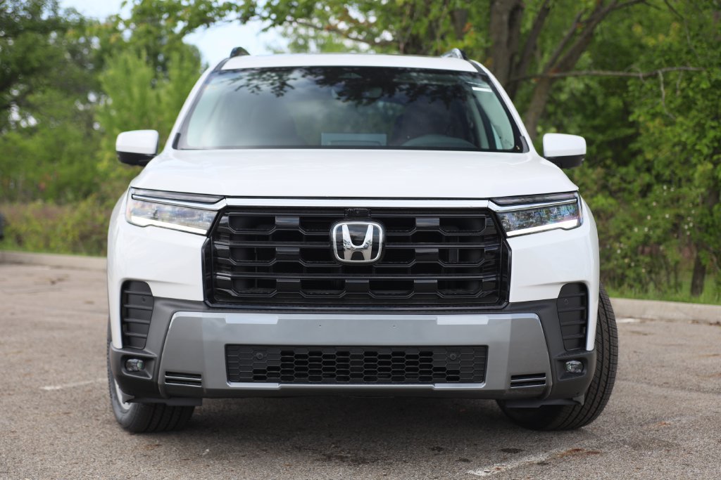New 2026 Honda Pilot Touring image 2