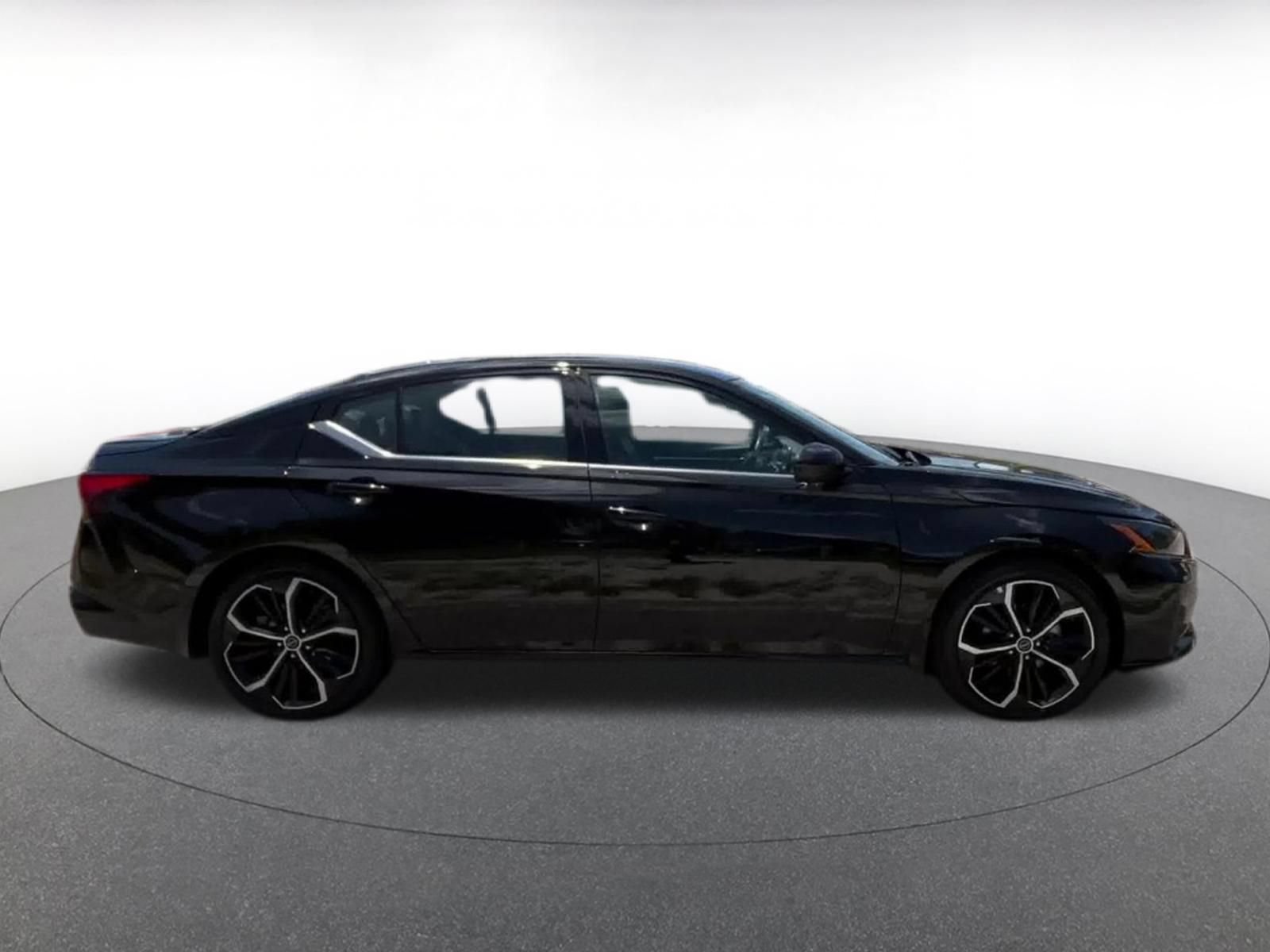 Used 2025 Nissan Altima 2.5 SR FWD image 16