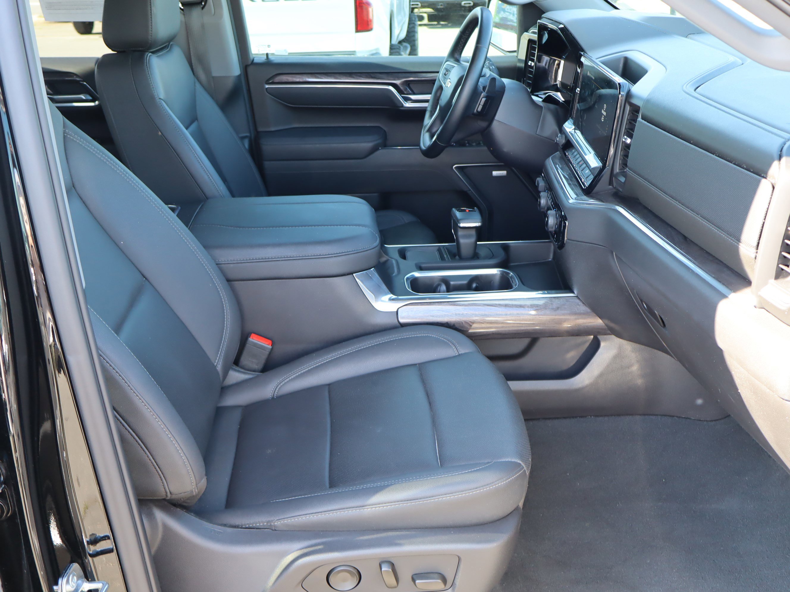 Certified 2025 Chevrolet Silverado 1500 LTZ w/ LTZ Premium Package image 36