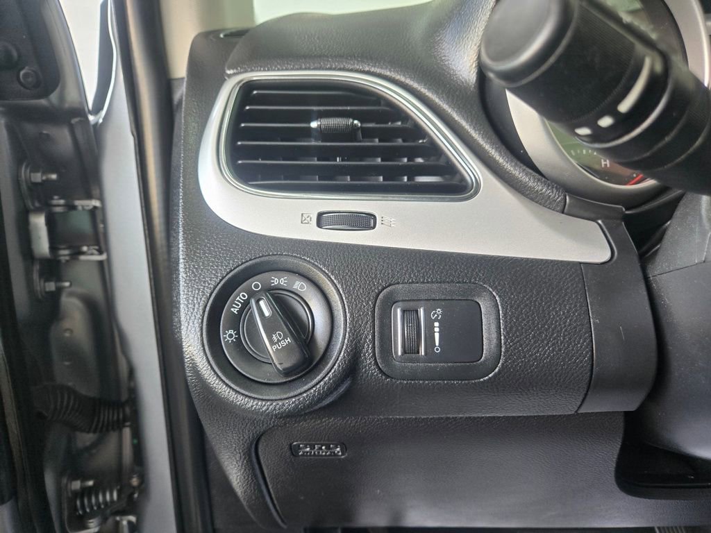 Used 2018 Dodge Journey SXT image 16