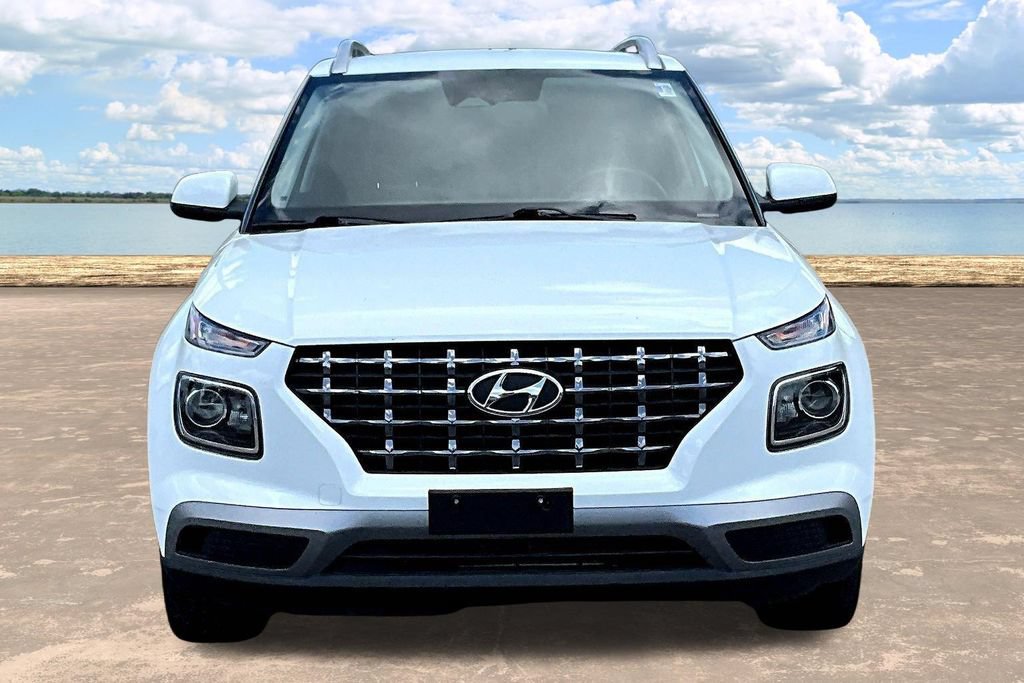Used 2025 Hyundai Venue SEL FWD image 2