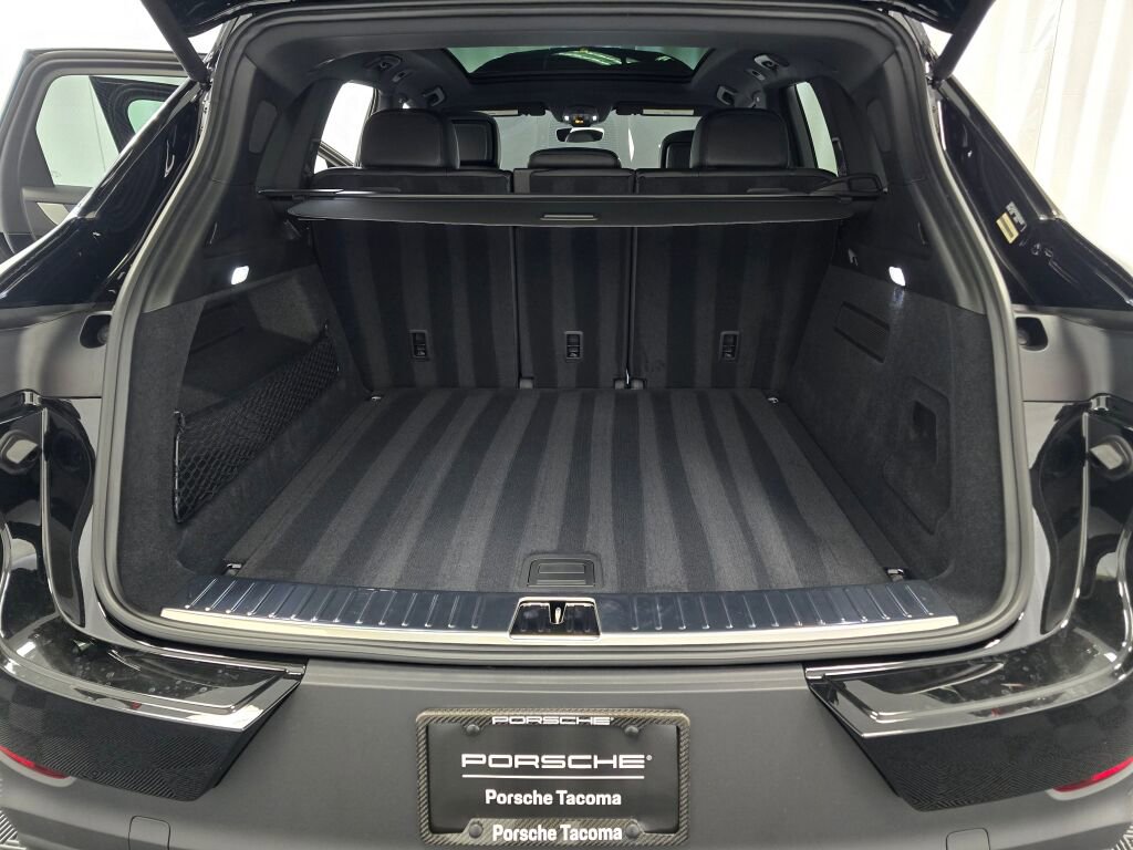 Certified 2025 Porsche Cayenne image 13