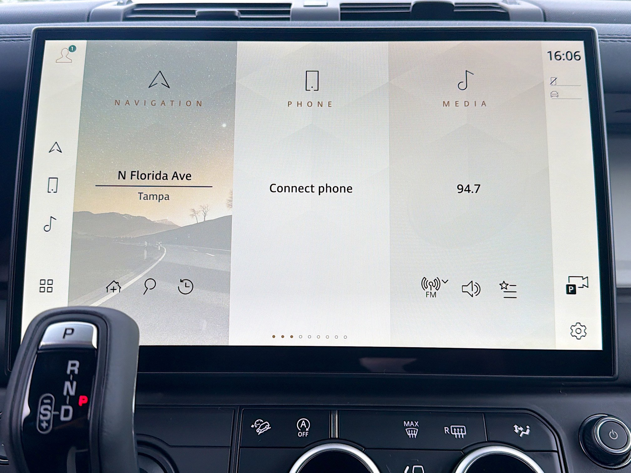New 2026 Land Rover Defender 110 X-Dynamic SE image 28