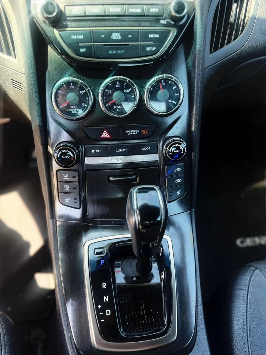 Used 2015 Hyundai Genesis 3.8 RWD image 15
