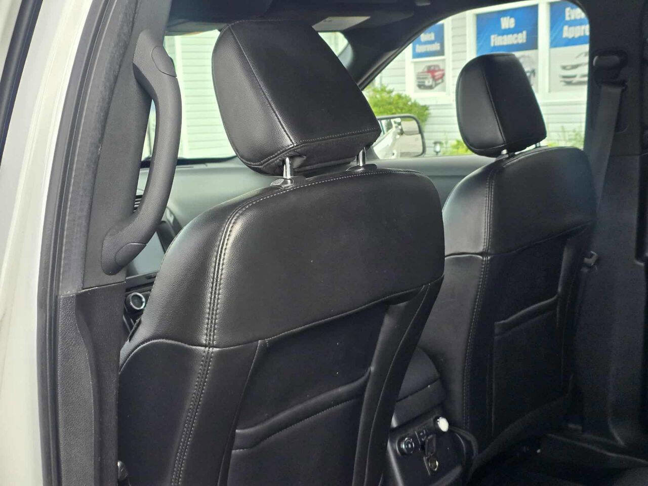 Used 2018 Ford Explorer XLT w/ Equipment Group 202A image 4