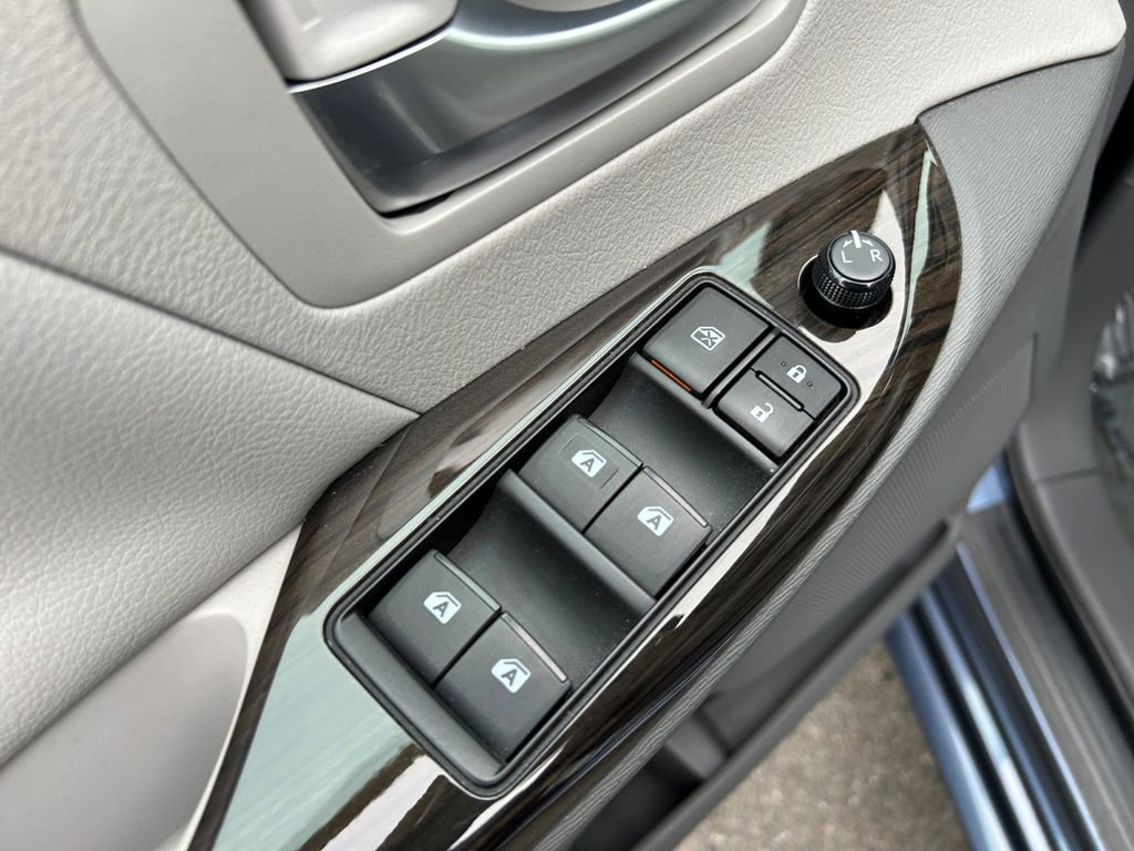 Used 2017 Toyota Sienna XLE Premium image 23