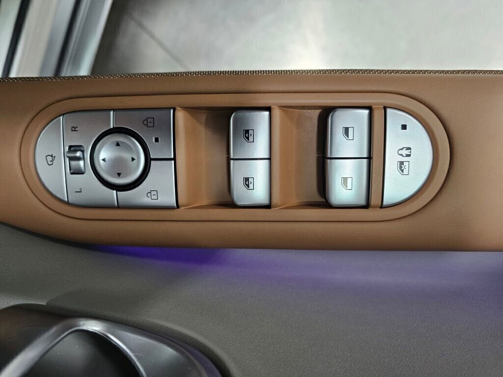 Used 2024 Hyundai Ioniq 5 Limited image 32