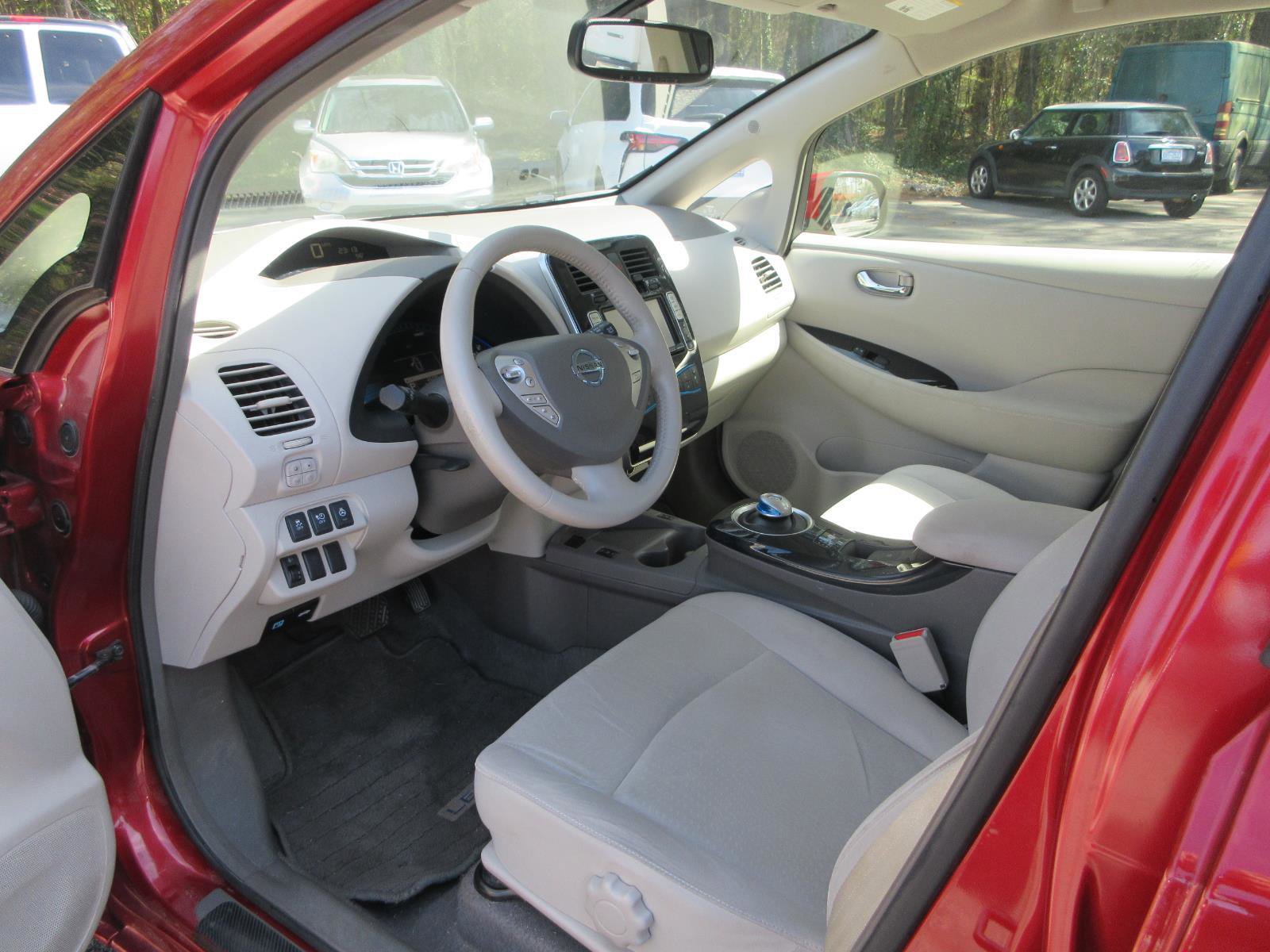 Used 2012 Nissan Leaf SL image 9