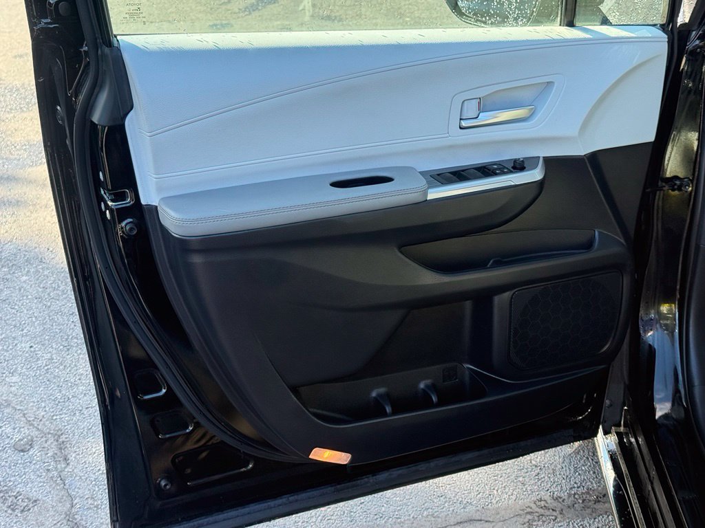 Used 2025 Toyota Sienna XLE w/ XLE Plus Package AWD/4WD image 13