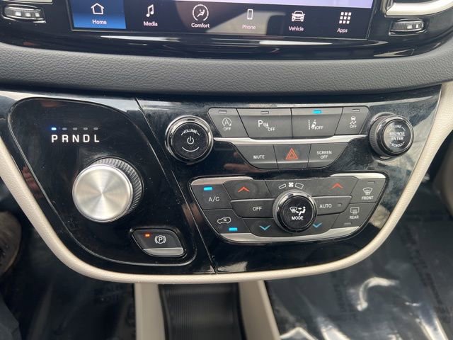 Used 2024 Chrysler Pacifica Touring-L FWD image 13