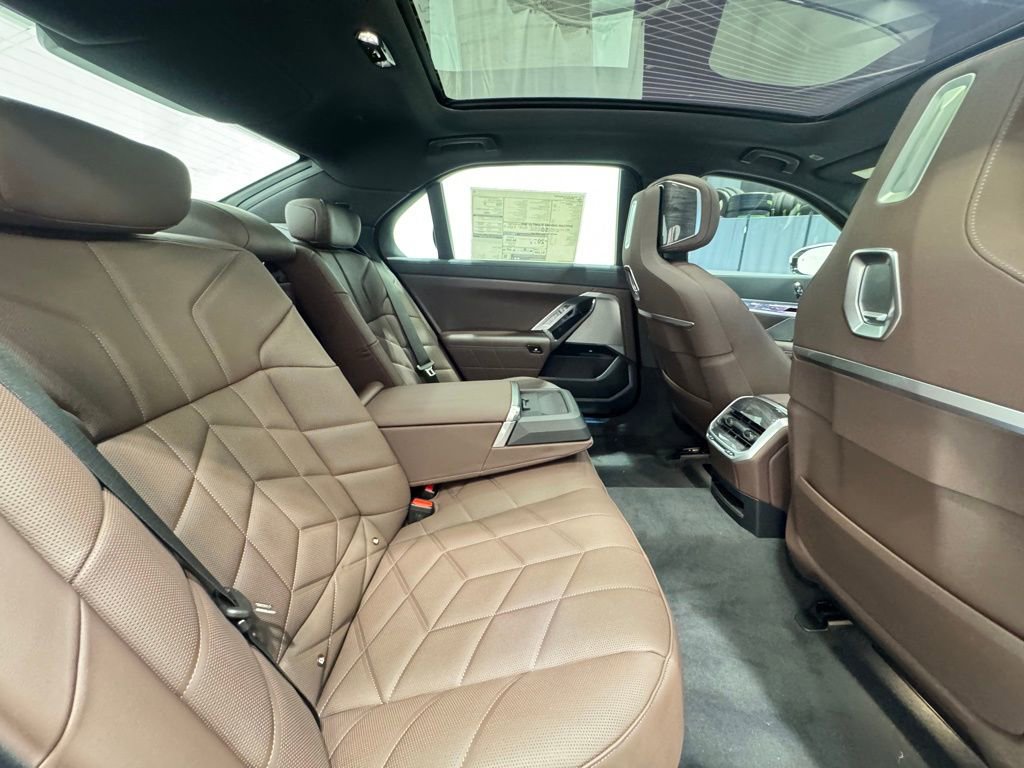 Used 2025 BMW 760i xDrive image 20