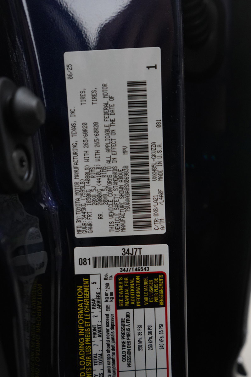 Used 2025 Toyota Sequoia Platinum image 25