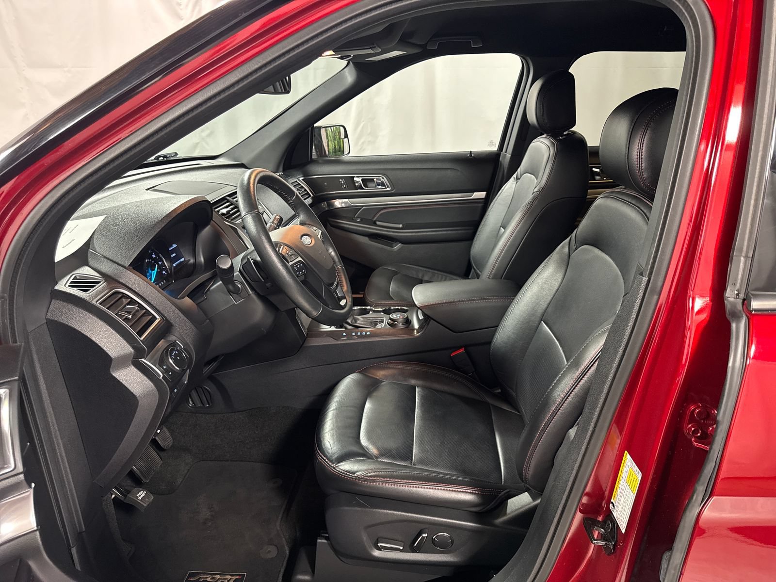Used 2017 Ford Explorer Sport AWD/4WD image 3