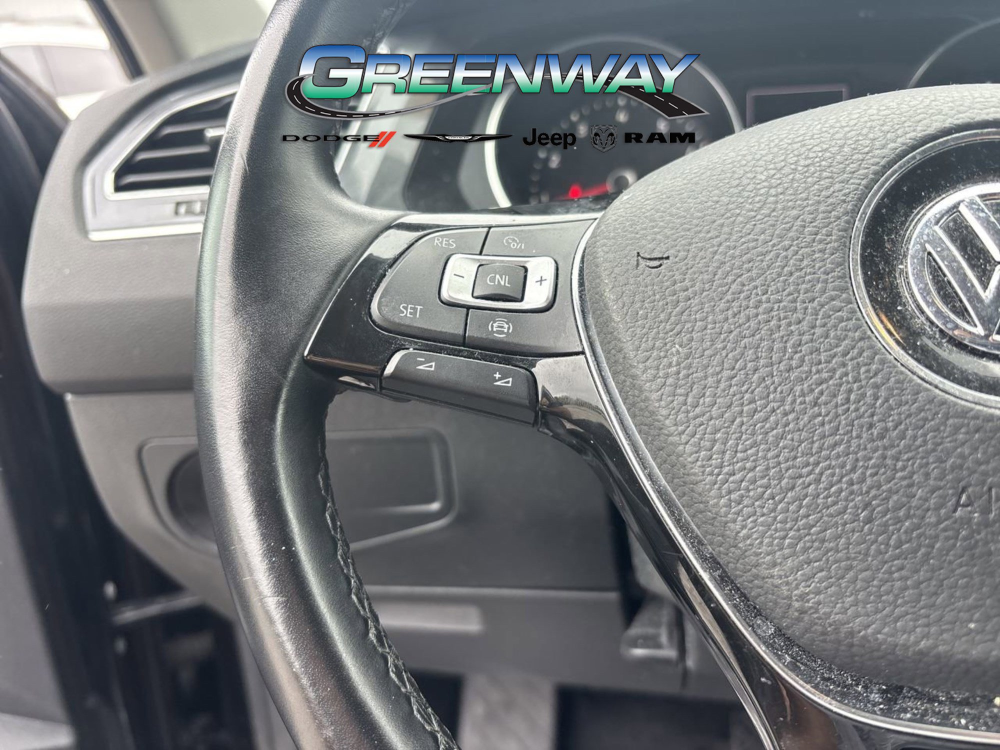 Used 2019 Volkswagen Tiguan SE image 19